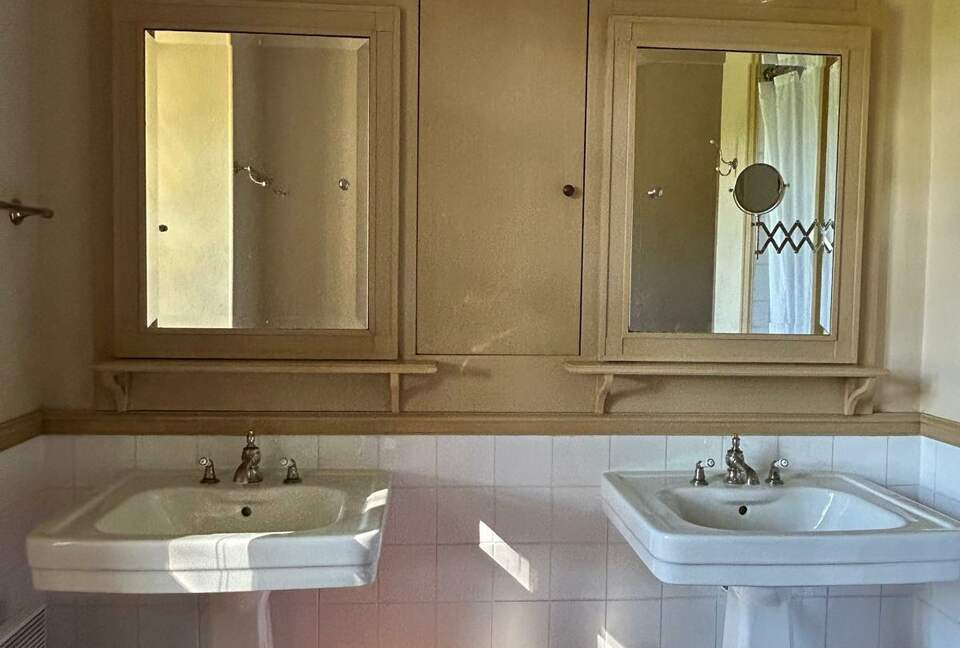 Quintessential Provençal Estate - Jonquières, France