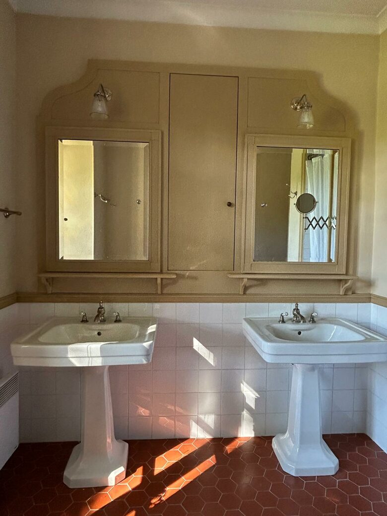 Quintessential Provençal Estate - Jonquières, France