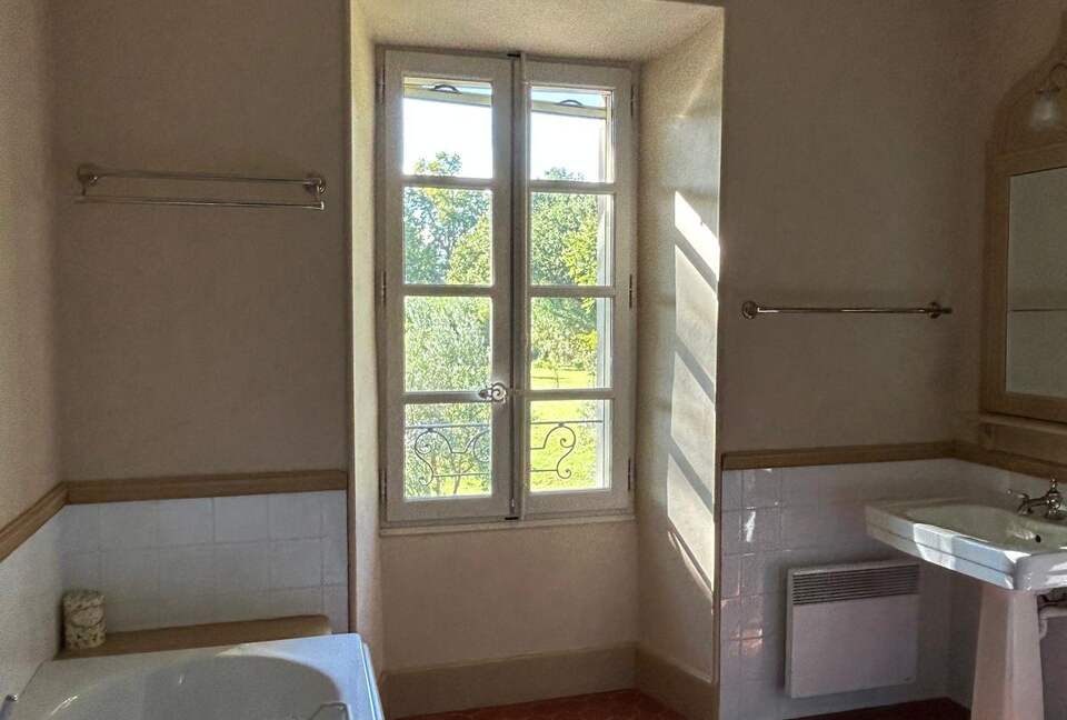 Quintessential Provençal Estate - Jonquières, France