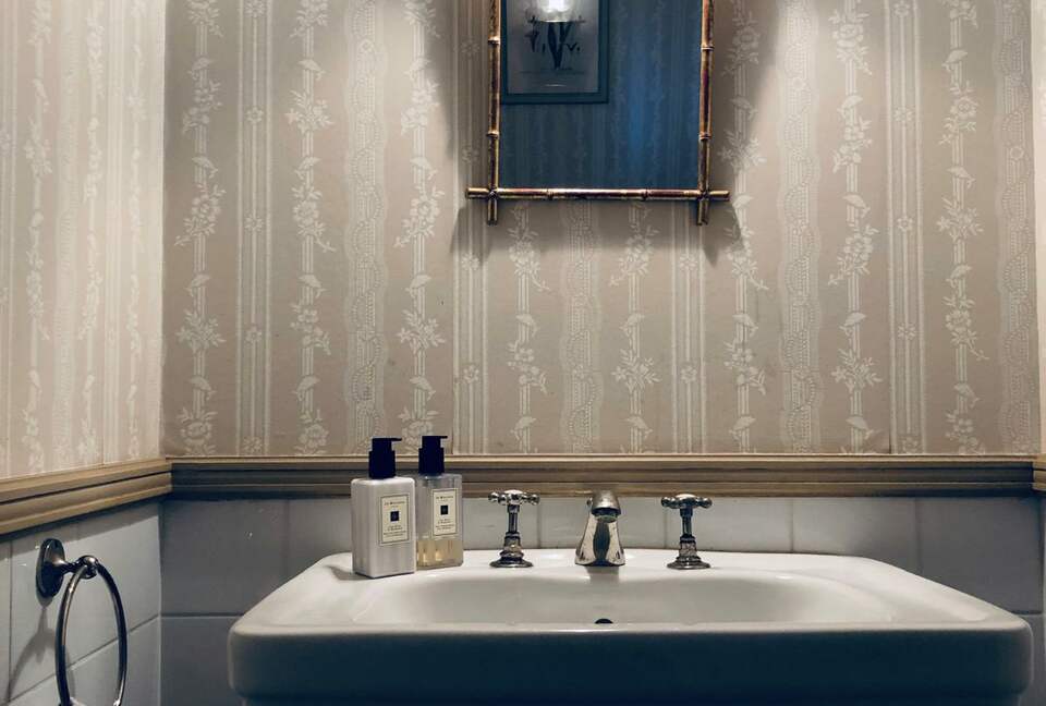 Quintessential Provençal Estate - Jonquières, France