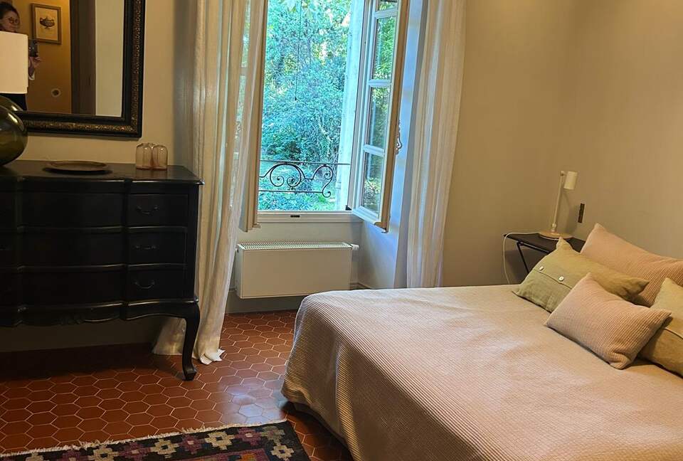 Quintessential Provençal Estate - Jonquières, France