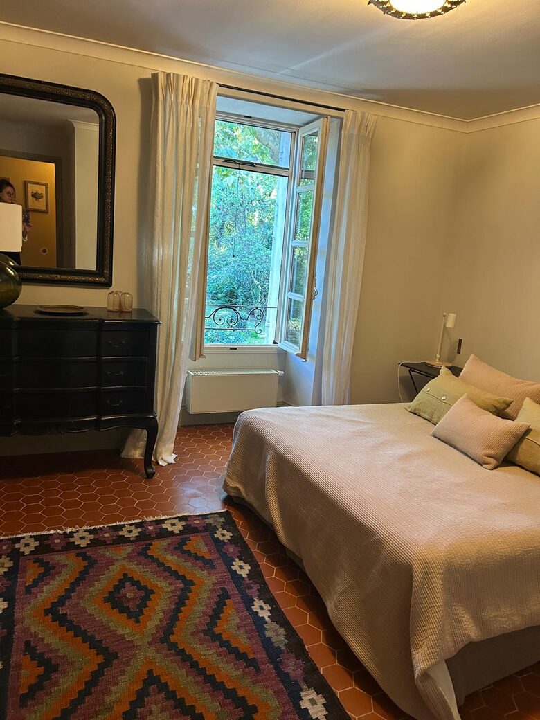 Quintessential Provençal Estate - Jonquières, France