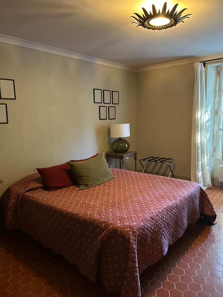 Quintessential Provençal Estate - Jonquières, France