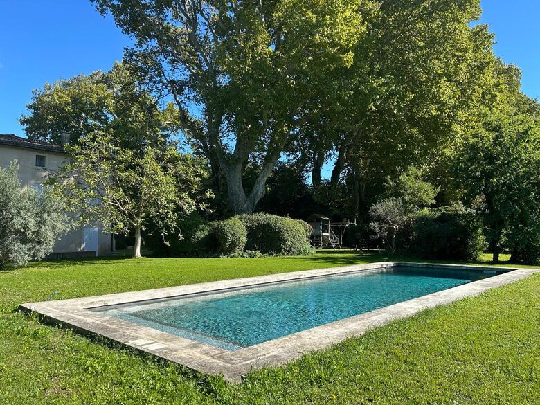 Quintessential Provençal Estate - Jonquières, France
