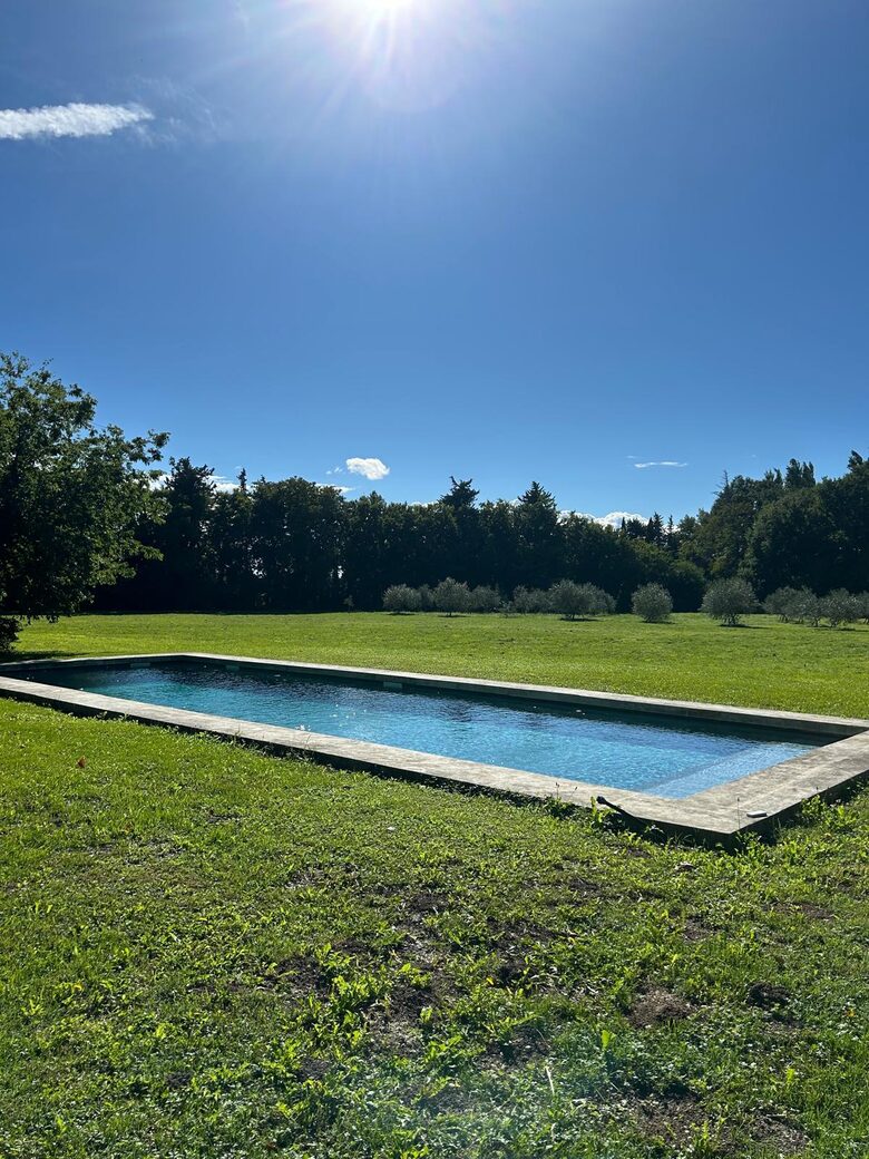 Quintessential Provençal Estate - Jonquières, France