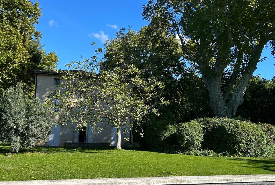 Quintessential Provençal Estate - Jonquières, France