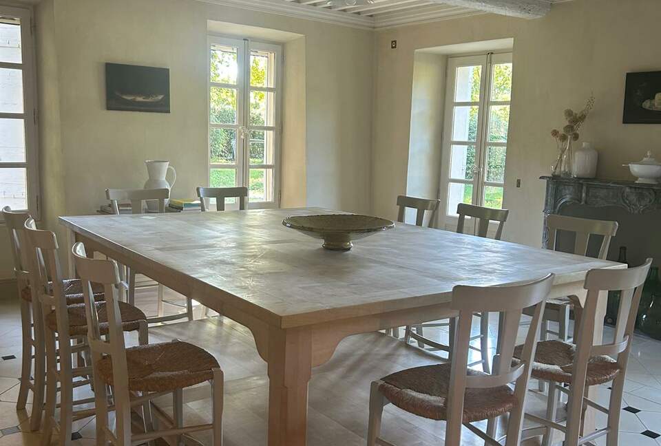 Quintessential Provençal Estate - Jonquières, France