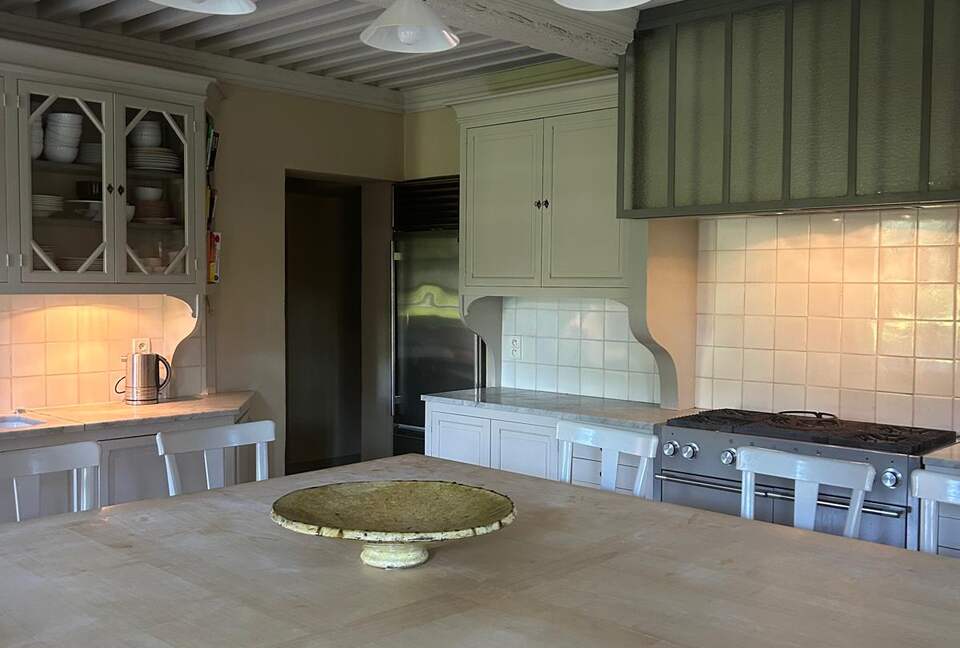 Quintessential Provençal Estate - Jonquières, France