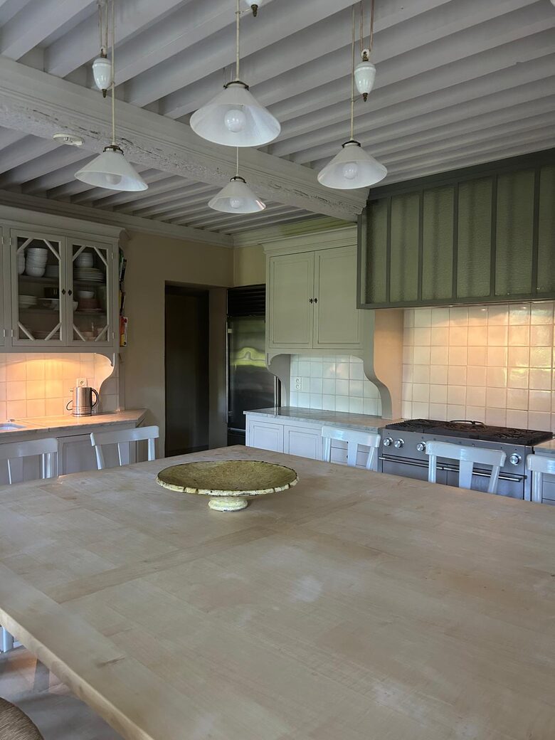 Quintessential Provençal Estate - Jonquières, France