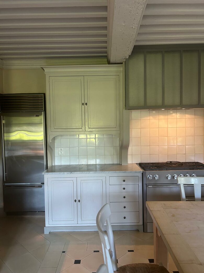 Quintessential Provençal Estate - Jonquières, France