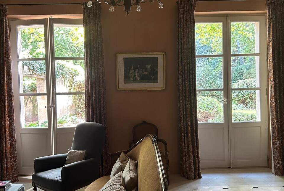 Quintessential Provençal Estate - Jonquières, France