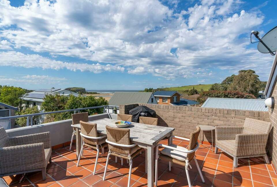 Riverside Escape Overlooking Rangoon Island - Kiama, Australia