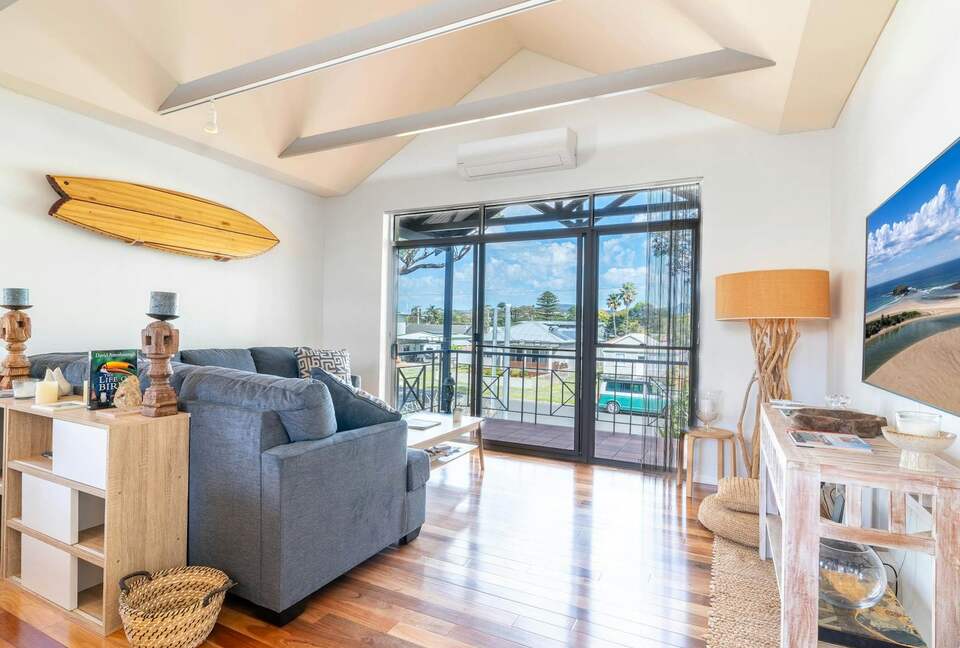 Riverside Escape Overlooking Rangoon Island - Kiama, Australia