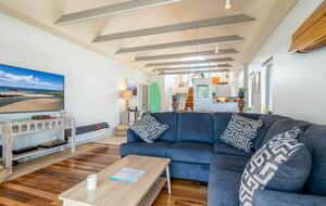 Riverside Escape Overlooking Rangoon Island - Kiama, Australia