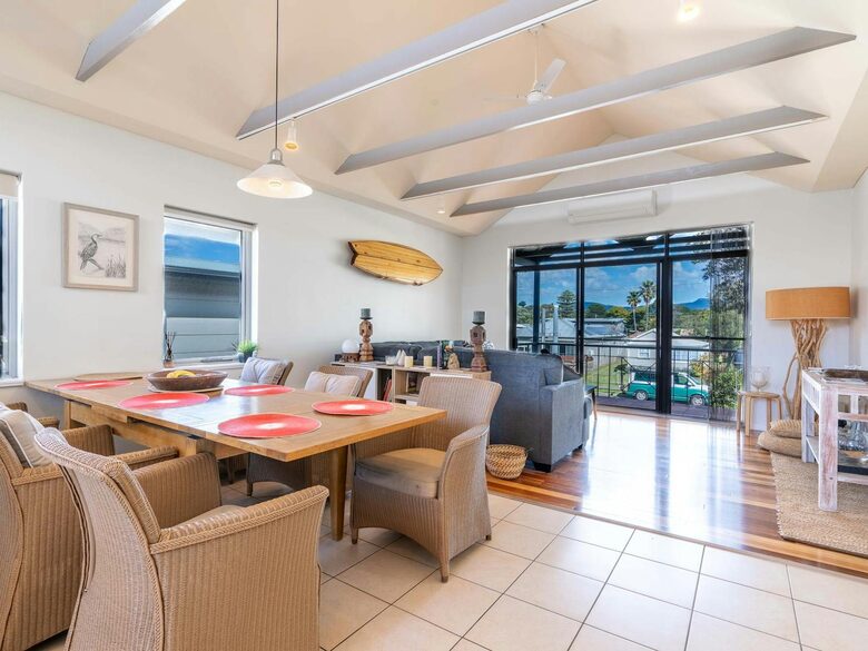 Riverside Escape Overlooking Rangoon Island - Kiama, Australia