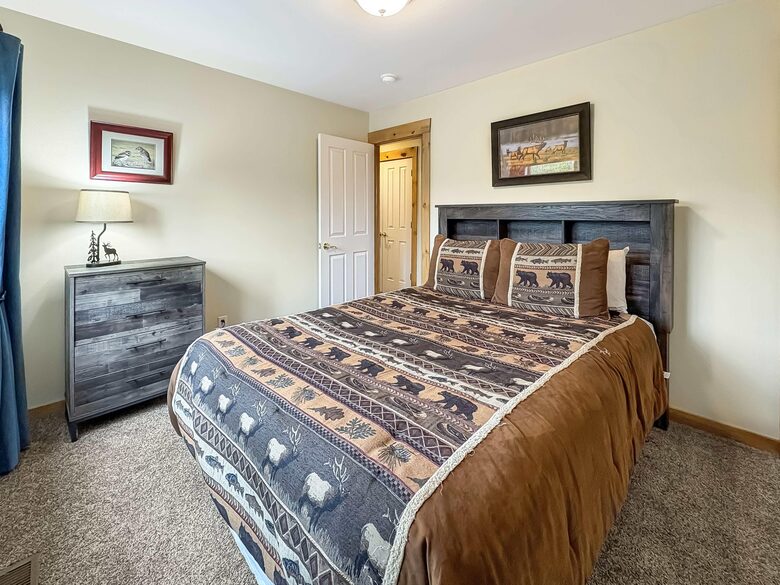 Main Floor Queen Bed 2