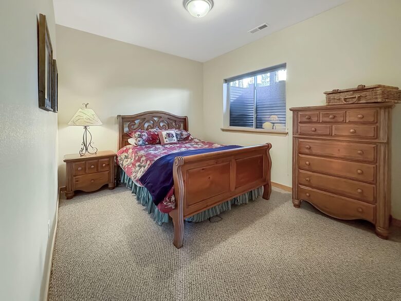 Walkout level Queen Bed