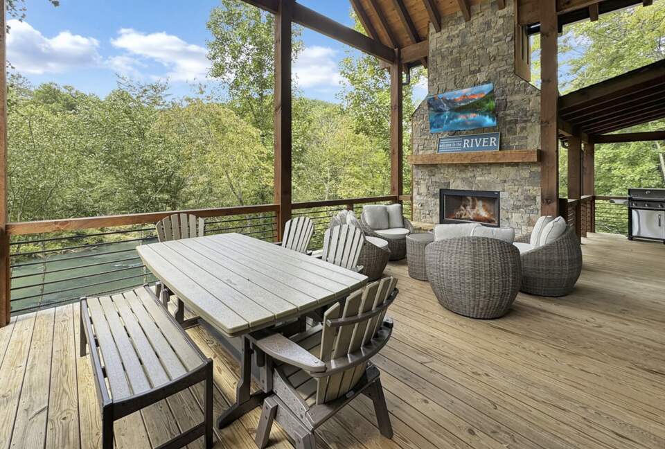 Luxury Riverfront Escape in the Blue Ridge Mountains - Mineral Bluff, Georgia