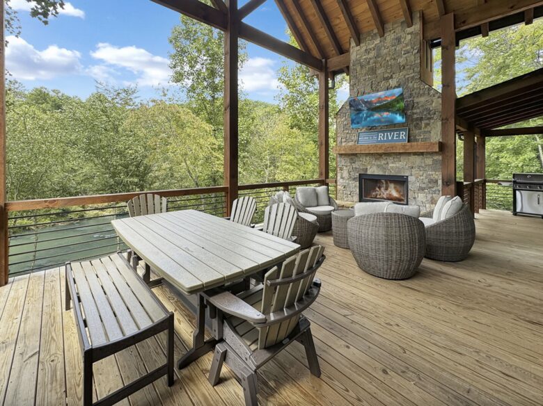 Luxury Riverfront Escape in the Blue Ridge Mountains - Mineral Bluff, Georgia