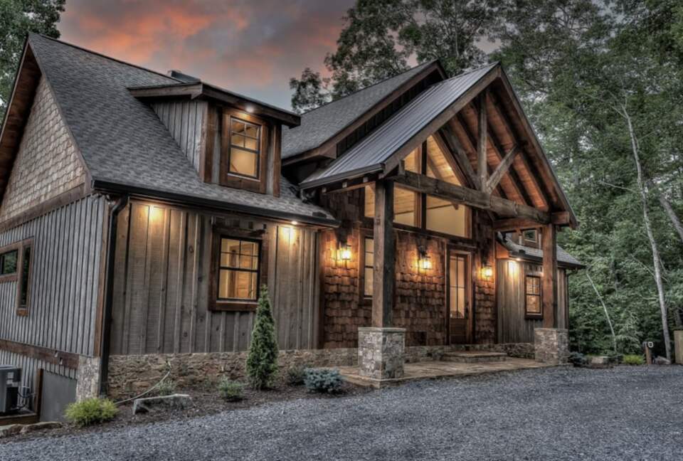 Luxury Riverfront Escape in the Blue Ridge Mountains - Mineral Bluff, Georgia