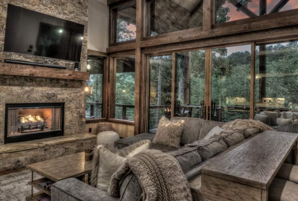 Luxury Riverfront Escape in the Blue Ridge Mountains - Mineral Bluff, Georgia