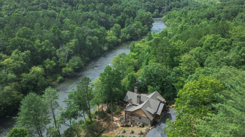 Luxury Riverfront Escape in the Blue Ridge Mountains - Mineral Bluff, Georgia
