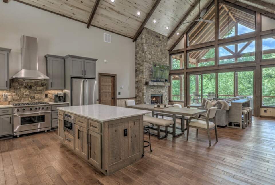 Luxury Riverfront Escape in the Blue Ridge Mountains - Mineral Bluff, Georgia