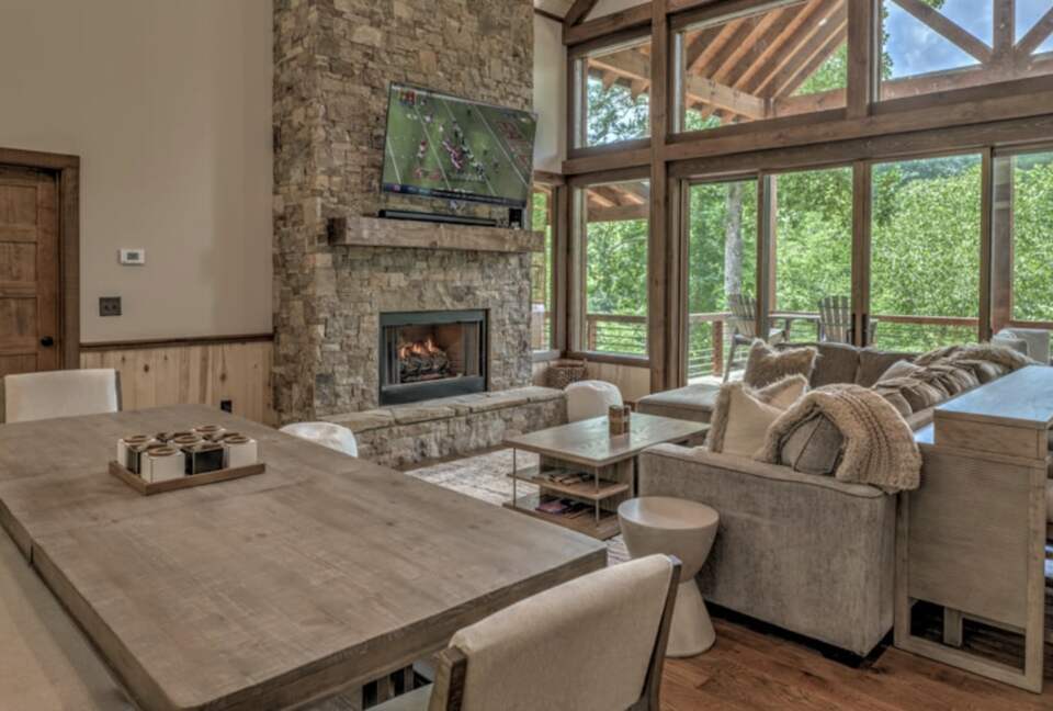 Luxury Riverfront Escape in the Blue Ridge Mountains - Mineral Bluff, Georgia