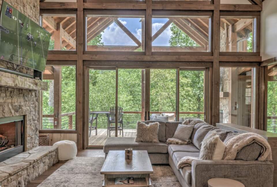 Luxury Riverfront Escape in the Blue Ridge Mountains - Mineral Bluff, Georgia