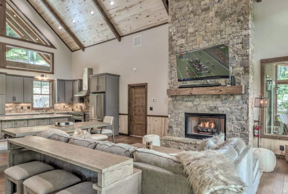 Luxury Riverfront Escape in the Blue Ridge Mountains - Mineral Bluff, Georgia