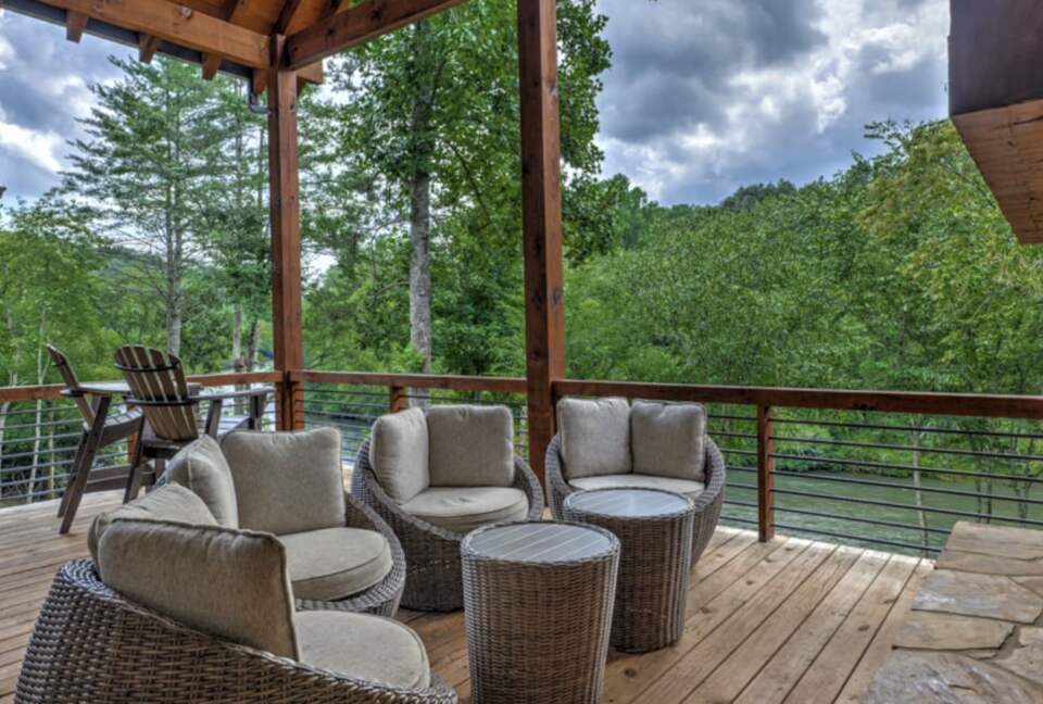 Luxury Riverfront Escape in the Blue Ridge Mountains - Mineral Bluff, Georgia