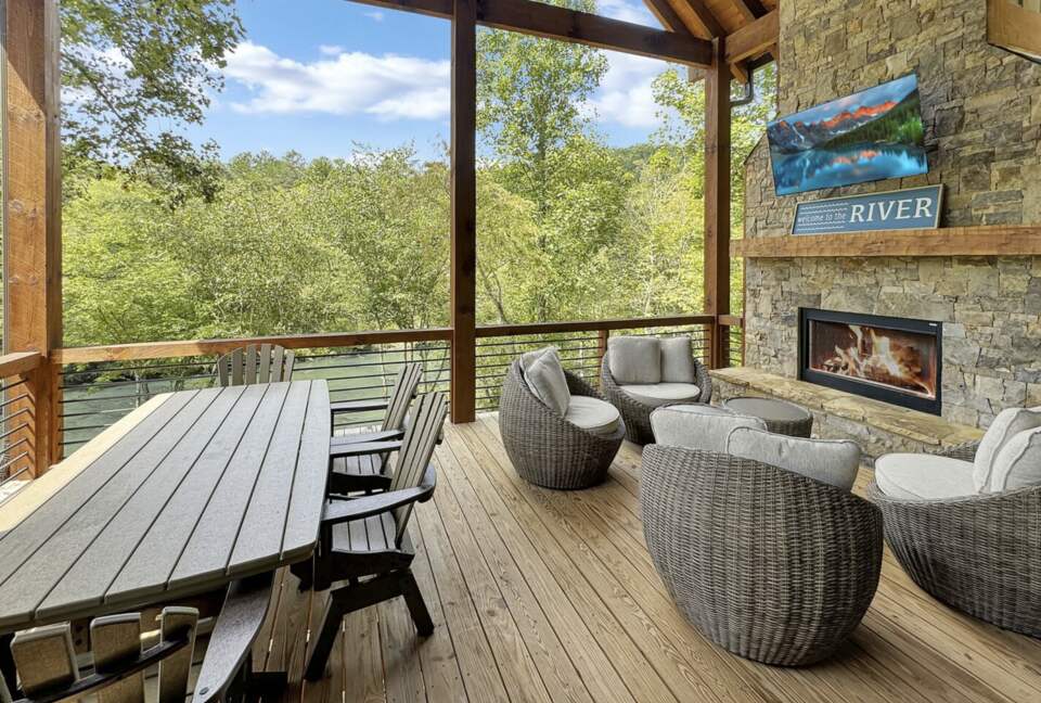 Luxury Riverfront Escape in the Blue Ridge Mountains - Mineral Bluff, Georgia