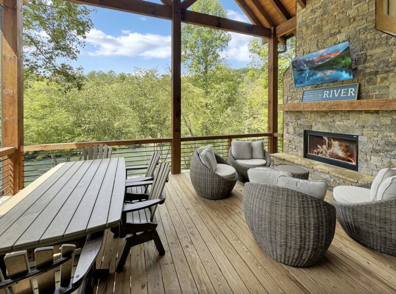 Luxury Riverfront Escape in the Blue Ridge Mountains - Mineral Bluff, Georgia