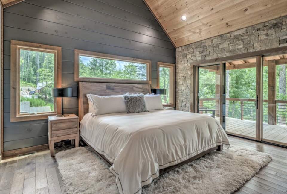 Luxury Riverfront Escape in the Blue Ridge Mountains - Mineral Bluff, Georgia