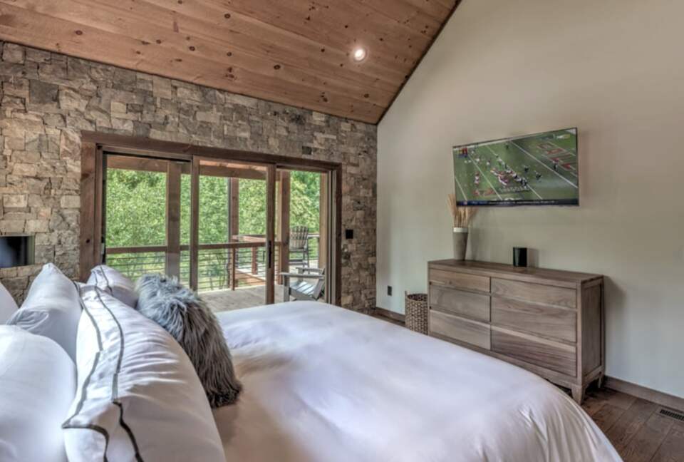 Luxury Riverfront Escape in the Blue Ridge Mountains - Mineral Bluff, Georgia