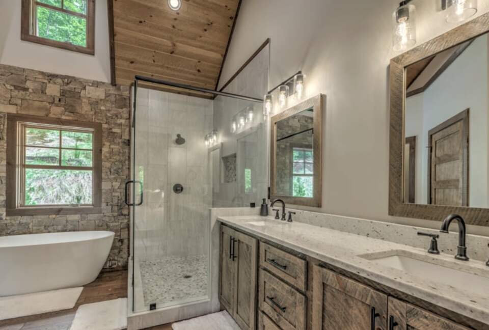 Luxury Riverfront Escape in the Blue Ridge Mountains - Mineral Bluff, Georgia