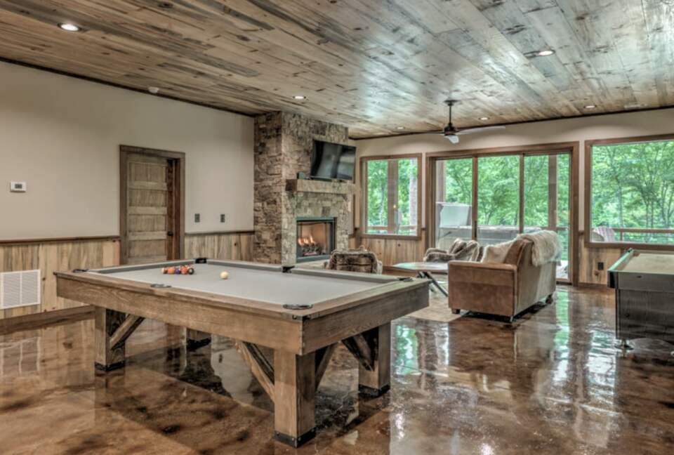 Luxury Riverfront Escape in the Blue Ridge Mountains - Mineral Bluff, Georgia