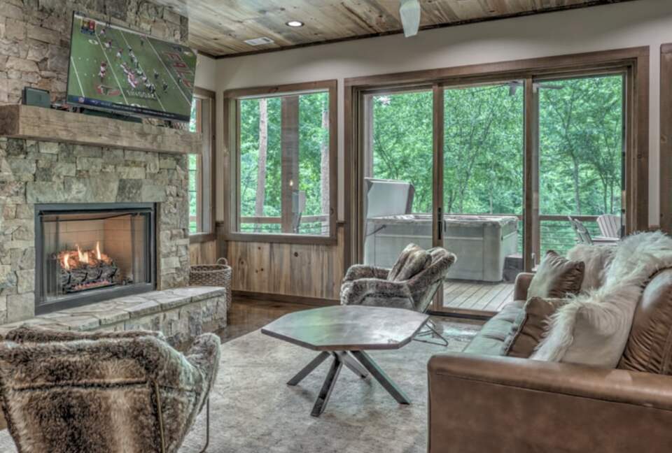 Luxury Riverfront Escape in the Blue Ridge Mountains - Mineral Bluff, Georgia