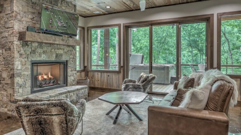 Luxury Riverfront Escape in the Blue Ridge Mountains - Mineral Bluff, Georgia