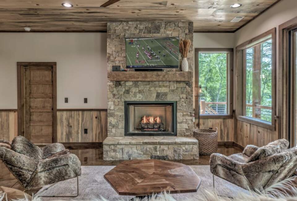 Luxury Riverfront Escape in the Blue Ridge Mountains - Mineral Bluff, Georgia