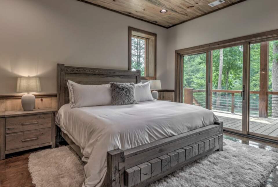 Luxury Riverfront Escape in the Blue Ridge Mountains - Mineral Bluff, Georgia