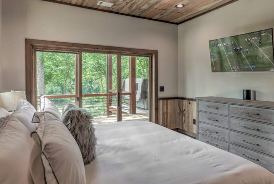 Luxury Riverfront Escape in the Blue Ridge Mountains - Mineral Bluff, Georgia