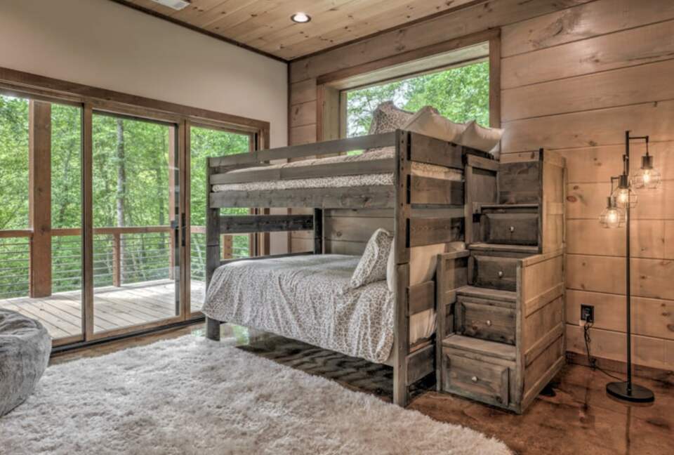 Luxury Riverfront Escape in the Blue Ridge Mountains - Mineral Bluff, Georgia