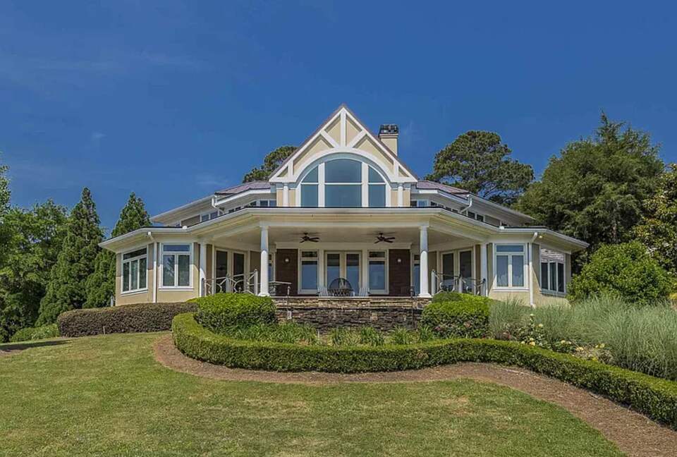 Elegant Cuscowilla Lakefront Home with Panoramic Views - Eatonton, Georgia