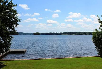 Elegant Cuscowilla Lakefront Home with Panoramic Views - Eatonton, Georgia