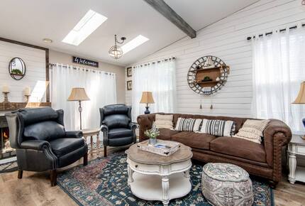 Cozy Cottage Near Lake Geneva with Hot Tub - Williams Bay, Wisconsin