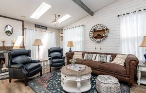 Cozy Cottage Near Lake Geneva with Hot Tub - Williams Bay, Wisconsin