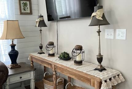 Cozy Cottage Near Lake Geneva with Hot Tub - Williams Bay, Wisconsin