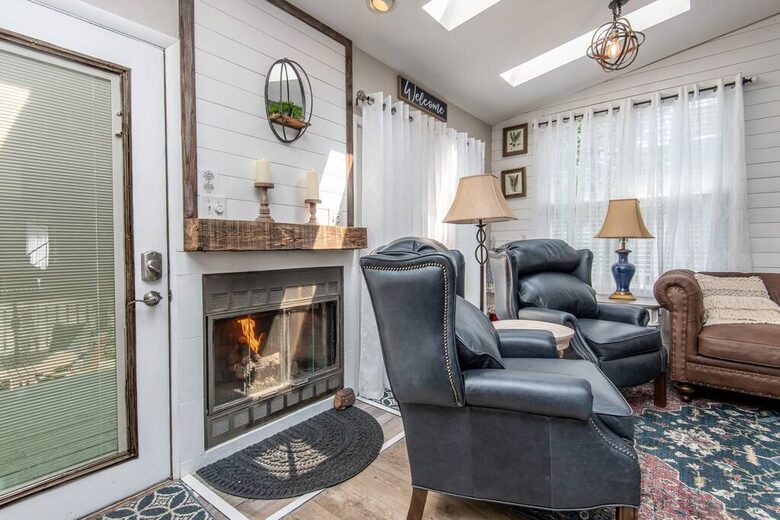 Cozy Cottage Near Lake Geneva with Hot Tub - Williams Bay, Wisconsin