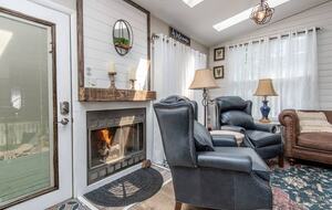 Cozy Cottage Near Lake Geneva with Hot Tub - Williams Bay, Wisconsin